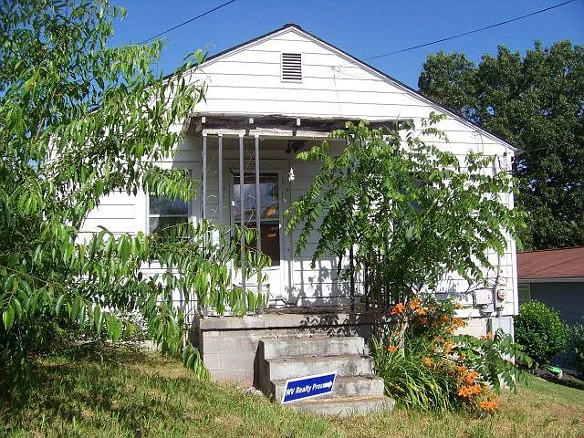 315 Gregory St photo 1