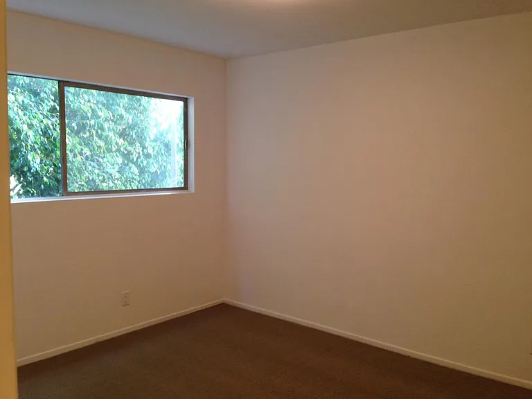 546 N Flores St #6 — Photo 18