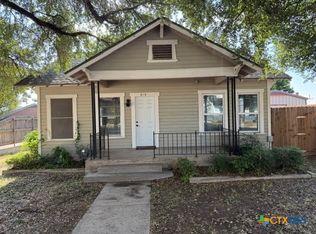 215 N Houston Ave, Cameron, TX 76520