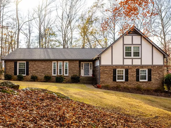3215 Silver Lake Dr, Phenix City, AL 36867