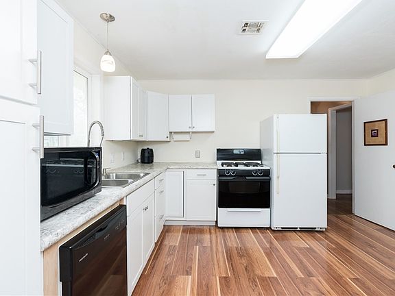 3rd image of 1138 N Sang Ave