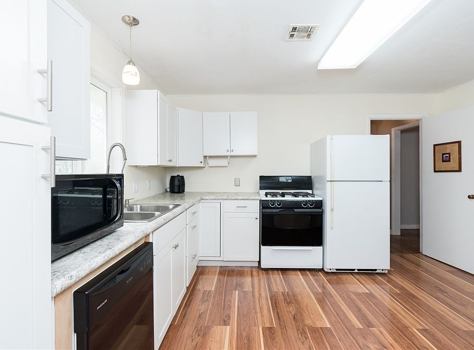 1138 N Sang Ave, Fayetteville, AR 72703 | Zillow