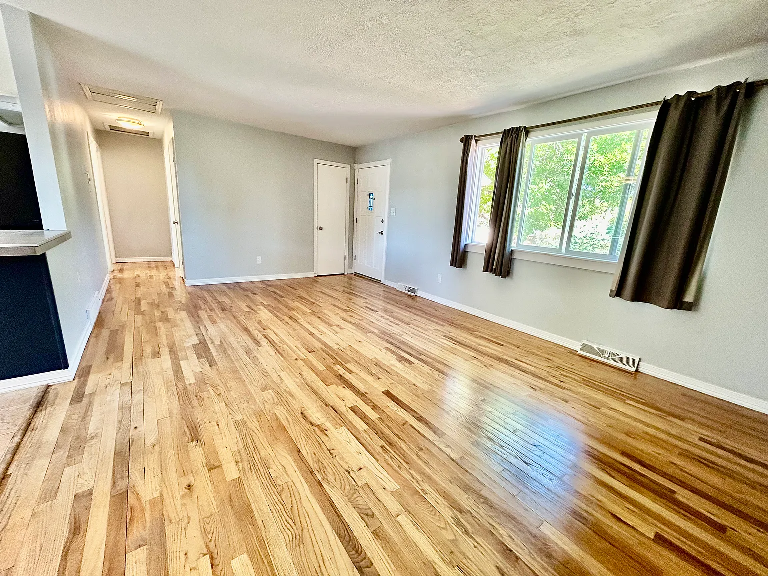 4 bed, 2000 sqft, $3,400 — Photo 4