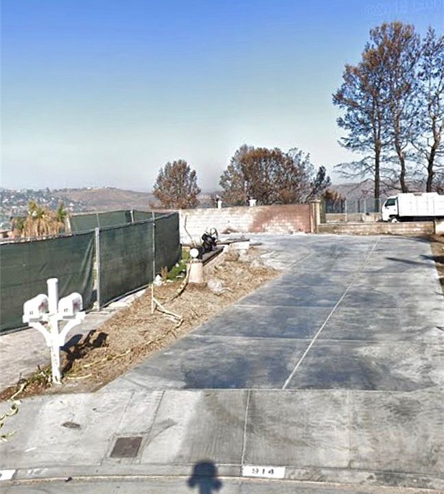 1st image of 914 S Canyon Heights Dr
