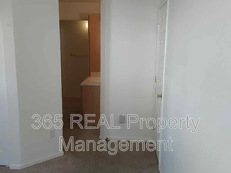 2551 24th St #B-1 — Photo 10