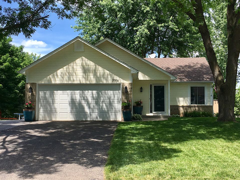 New Listing in Burnsville!