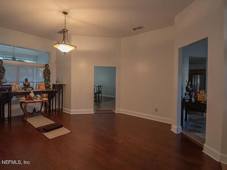 8146 Leafcrest Dr — Photo 5