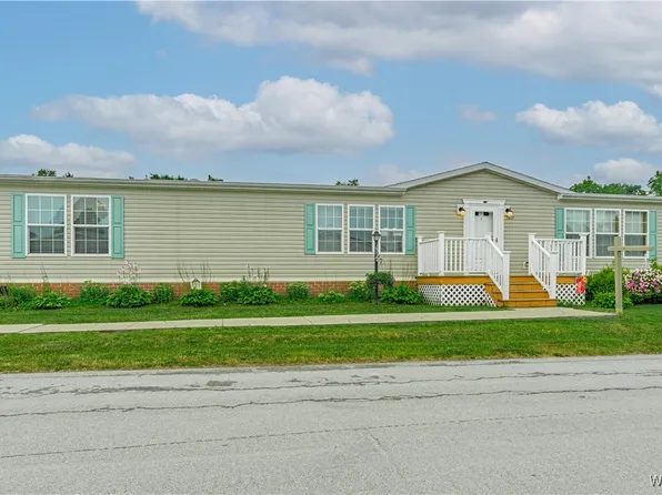 9837 Sandringham Dr, Clarence, NY 14031