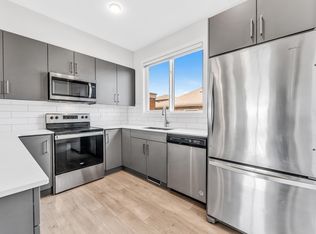 2095 Maple Rd NW, Edmonton, AB T6T2L6