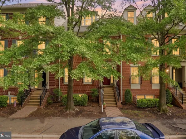 707 Massey Ln #B, Alexandria, VA 22314