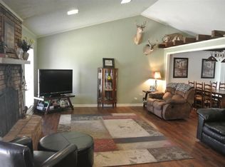 209 Quail Ln, Wake Village, TX 75501