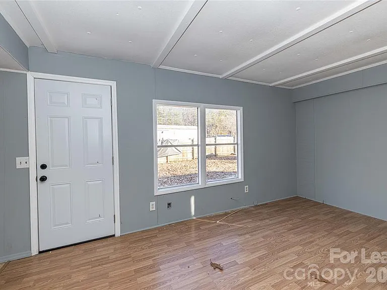 126 Poe Dr — Photo 14