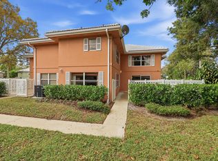 1934 Stratford Way, West Palm Beach, FL 33409