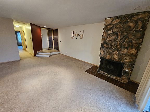 2nd image of 821 Thornton Ct APT 2A