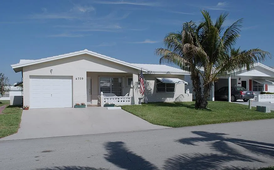 4709 NW 47th Ave — Photo 2