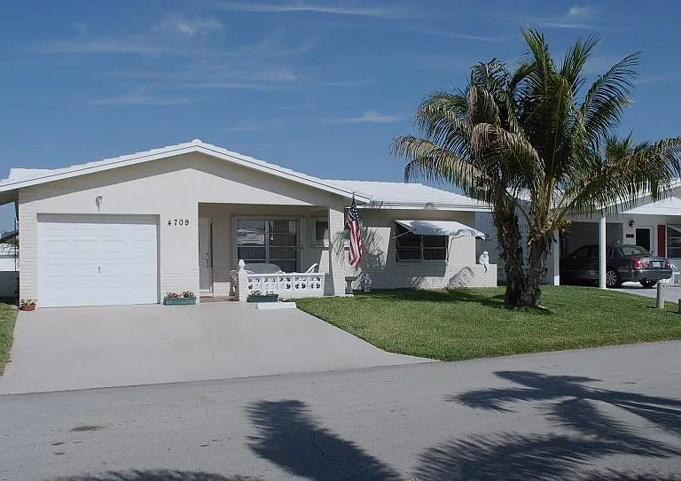 4709 NW 47th Ave — Photo 2