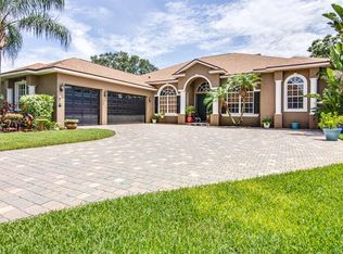 1114 Carriage Park Dr, Valrico, FL 33594