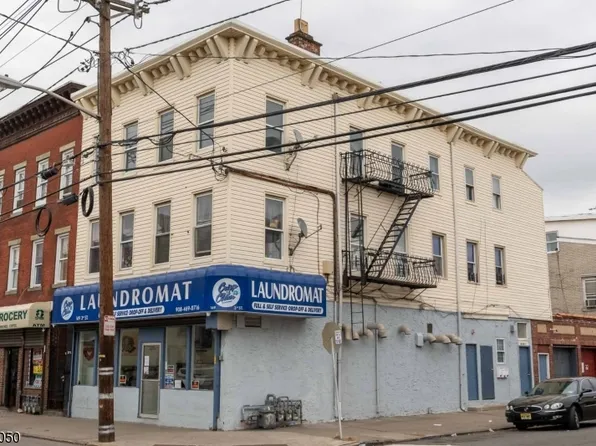 169 3Rd St, Elizabeth City, NJ 07206