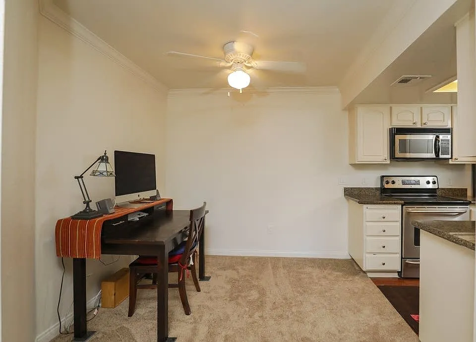 1 bed, 704 sqft, $2,375 — Photo 4