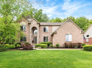 29811 Bradford Dr, New Hudson, MI 48165