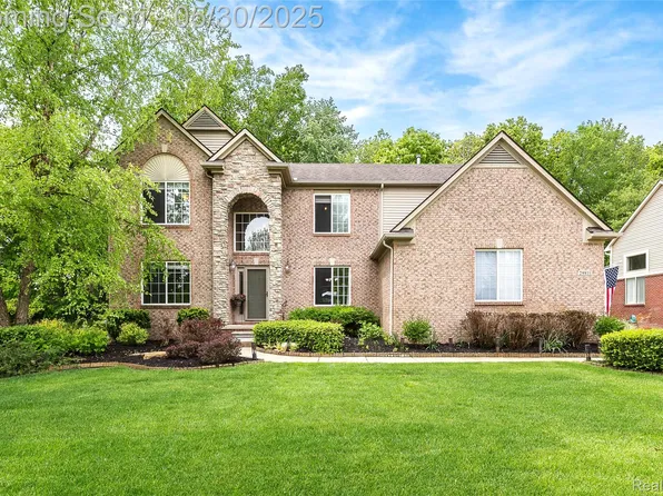 29811 Bradford Dr, New Hudson, MI 48165