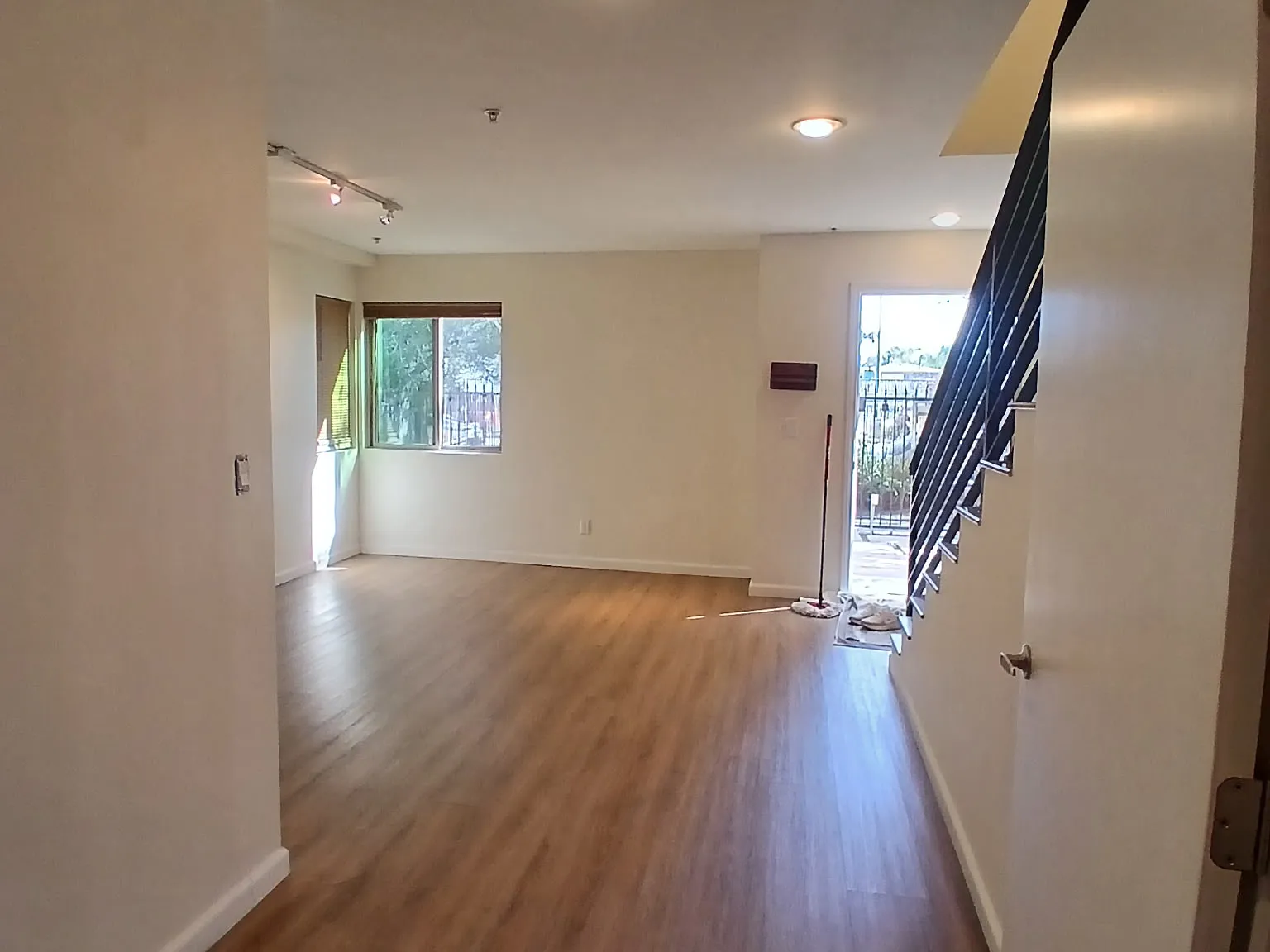 2 bed, 2.5 bath, 1100 sqft, $2,795 — Photo 3