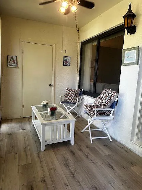 2 bed, 1.0 bath, 904 sqft, $1,575 — Photo 2
