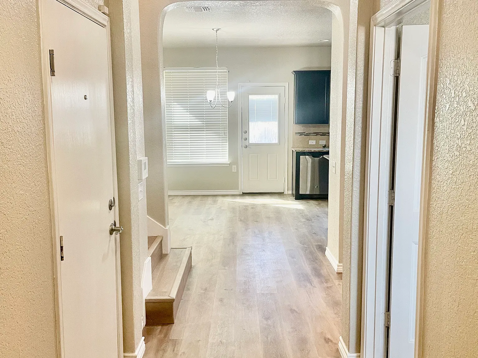 4 bed, 2111 sqft, $1,950 — Photo 3