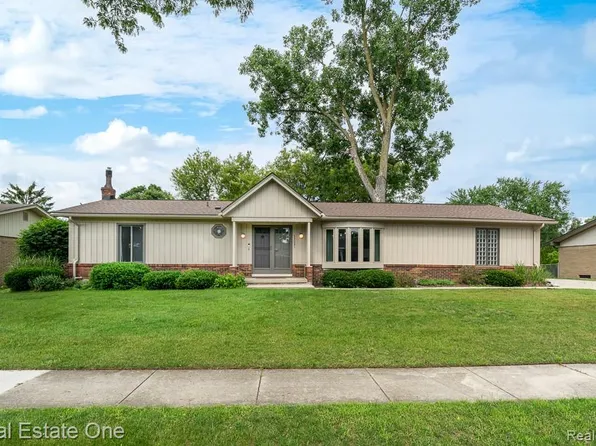 53081 Scenic Dr, Shelby Township, MI 48316