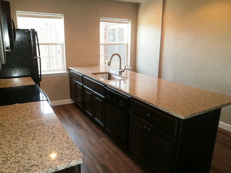 Elm Terrace Apartments — Photo 19