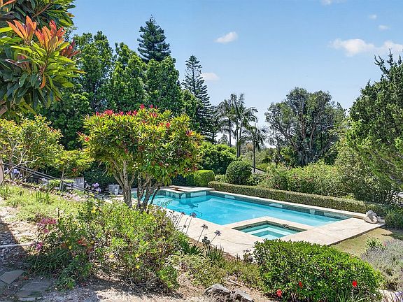 3rd image of 9275 Hidden Valley Dr