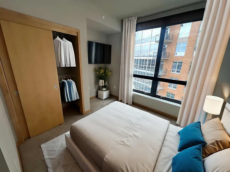 Venture Luxury High Rise — Photo 293