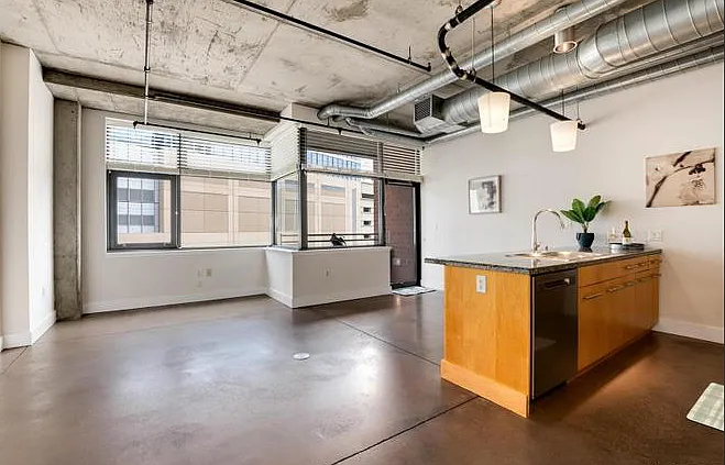 1 bed, 881 sqft, $2,300 — Photo 3