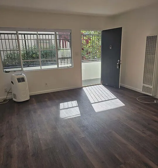4233 Avocado St — Photo 2