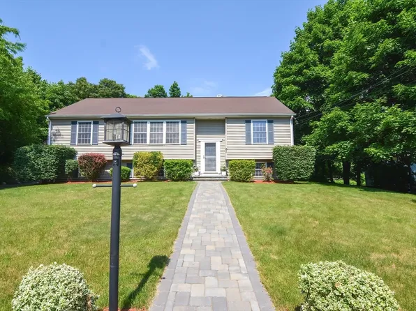 61 Rocklawn Ave, Attleboro, MA 02703