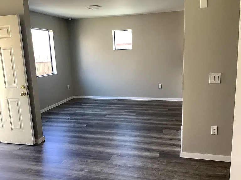 4576 Florence Ave — Photo 9