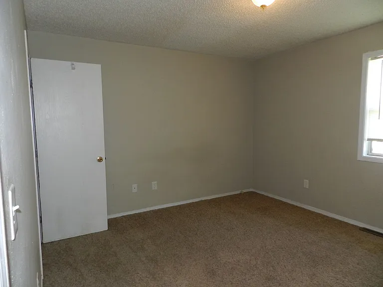 15304 Temple Ln — Photo 9