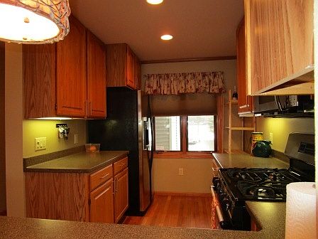 3rd image of 988 Oconomowoc Pkwy