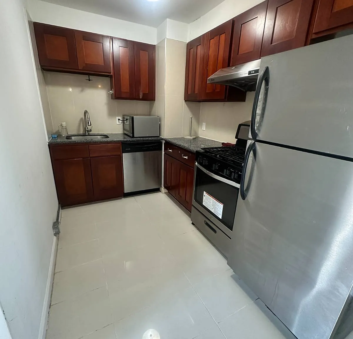 2 bed, 1.0 bath, 574 sqft, $2,900 — Photo 4