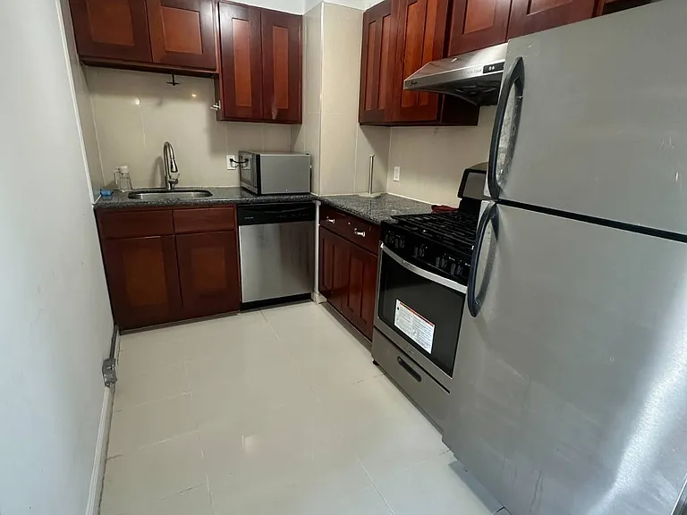 37-20 Prince St #12H — Photo 4