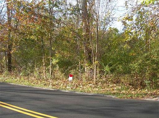2nd image of 23 High Hill Rd