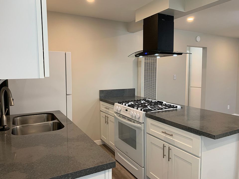 1st image of 2777 Nimitz Blvd #32