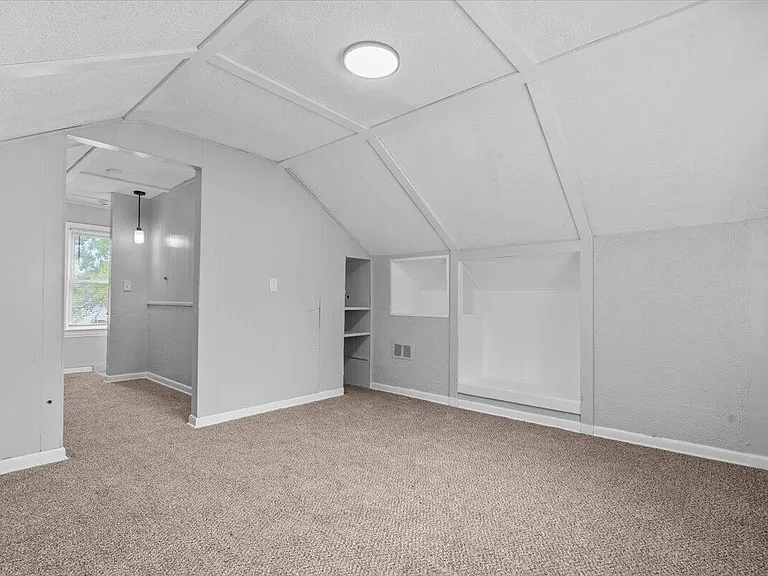 19953 Regent Dr — Photo 19