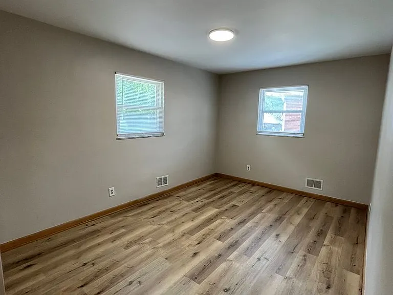 2924-2926 Mount Holyoke Rd — Photo 10