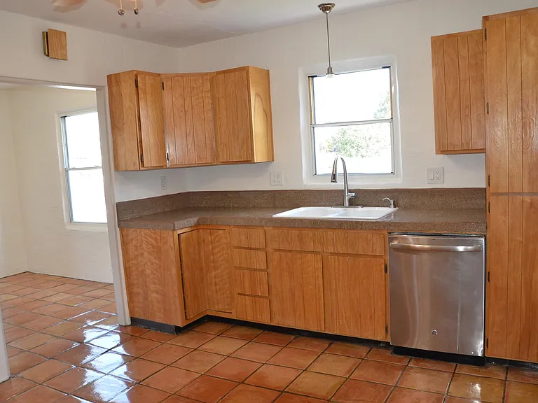 1025 E Indianola Ave — Photo 8