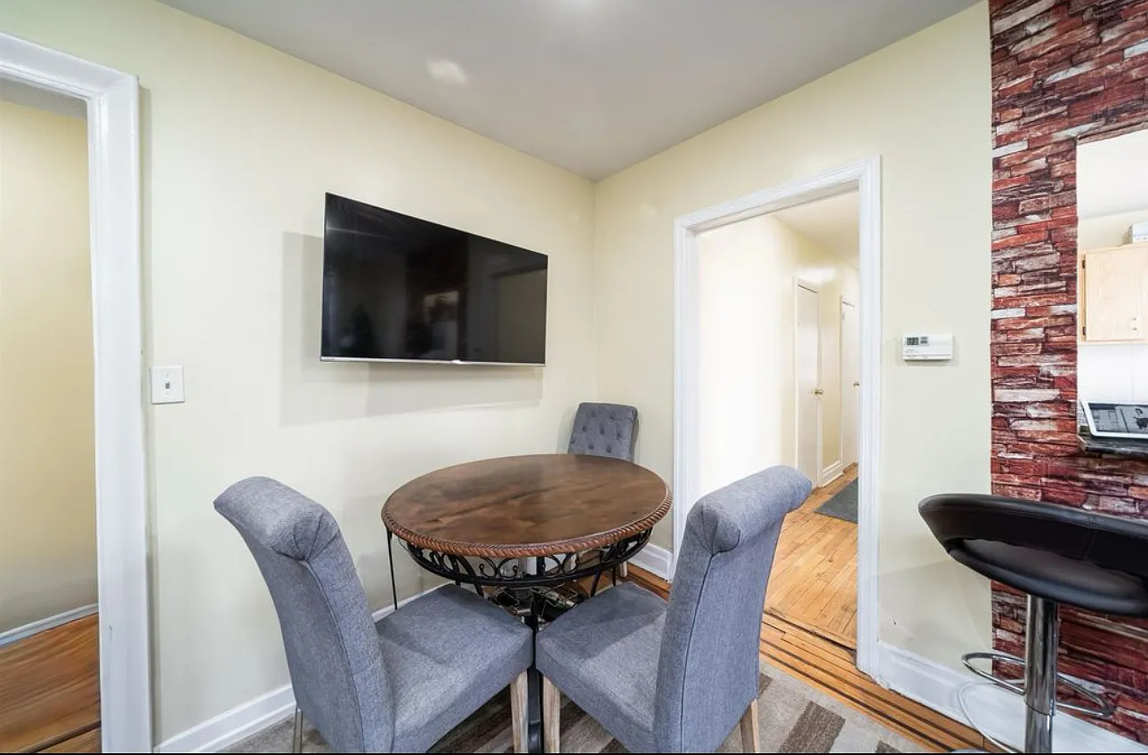 3 bed, 1075 sqft, $2,200 — Photo 4