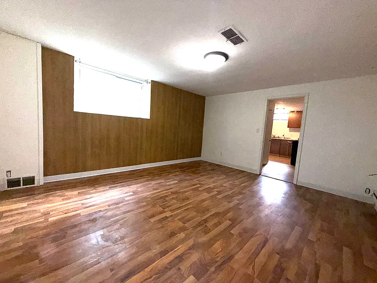 131 8th Ave N #3 — Photo 5