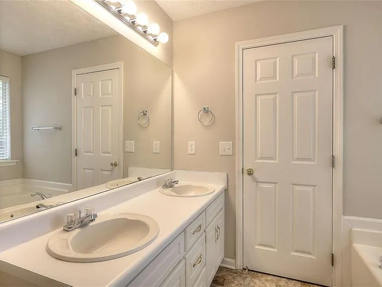 4160 Janel Ln — Photo 14
