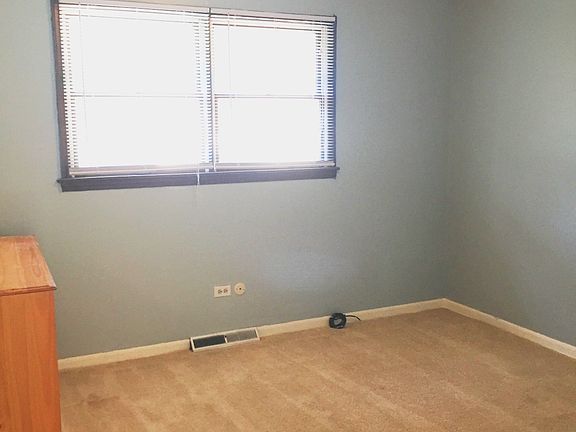 3rd image of 806 Woodbrook Ct