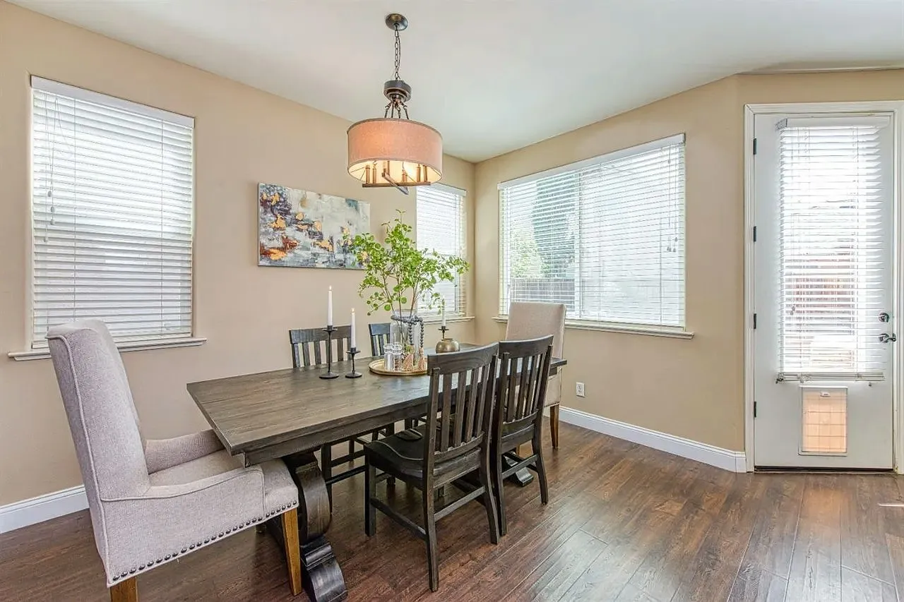 762 West Tivoli Lane — Photo 4